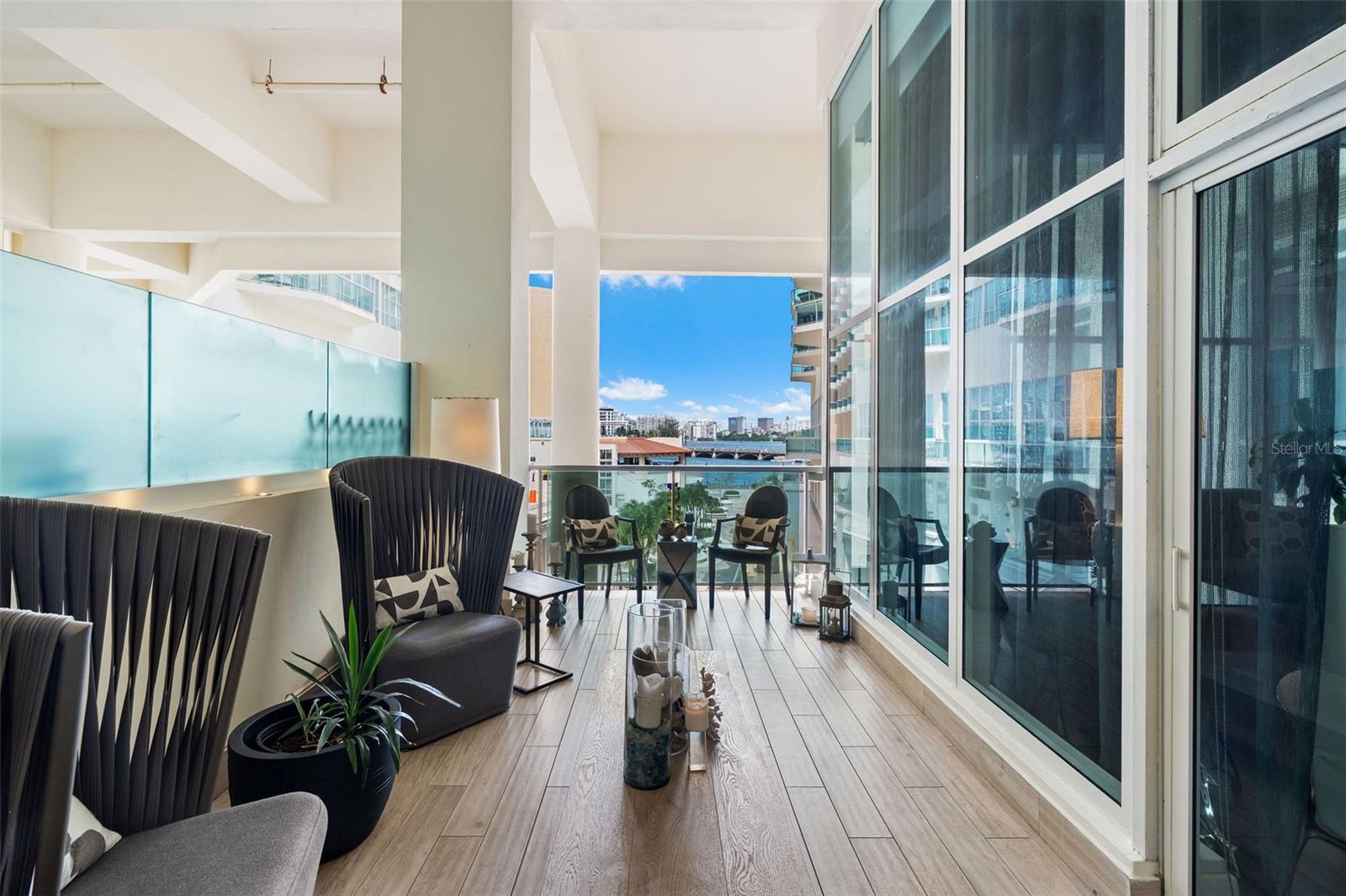 BAHIA PLAZA - Residential