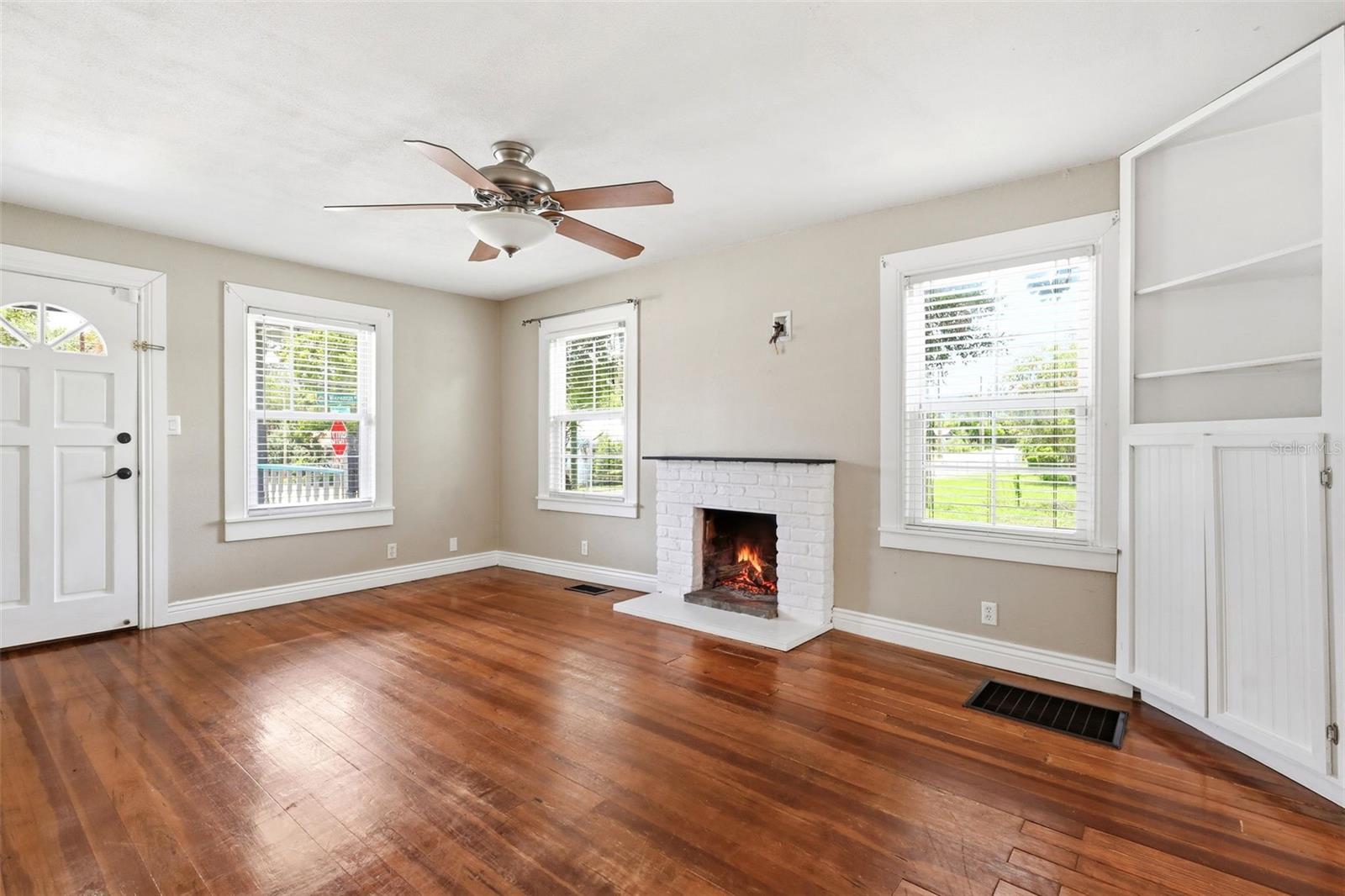 OSTEENS BLK 120 S RR DELAND - Residential