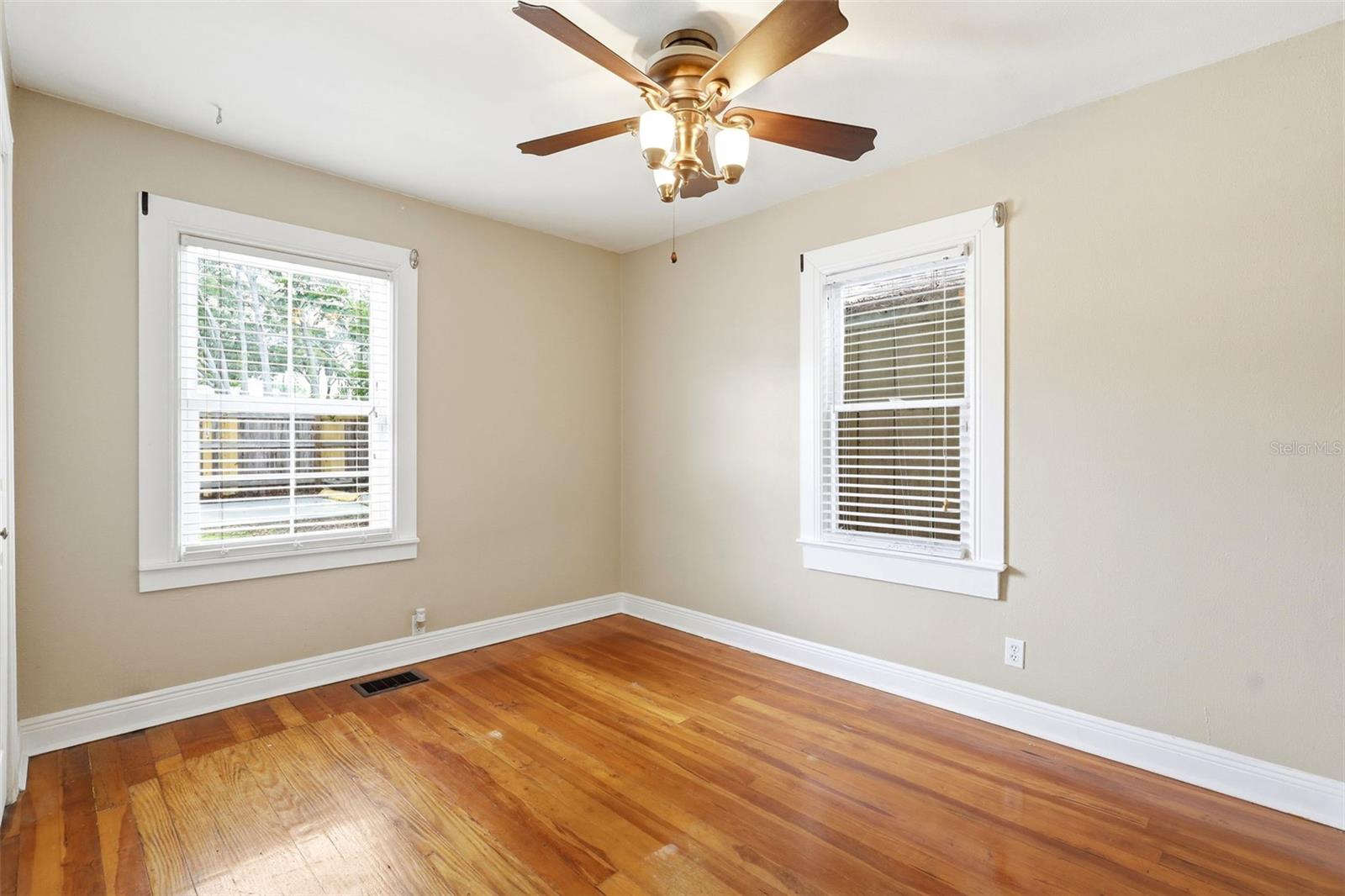 OSTEENS BLK 120 S RR DELAND - Residential