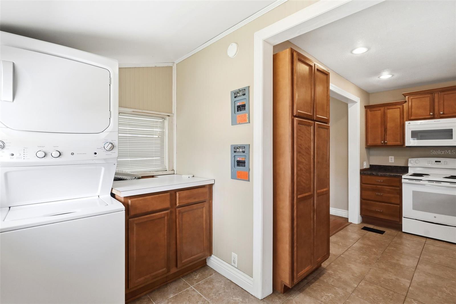 OSTEENS BLK 120 S RR DELAND - Residential
