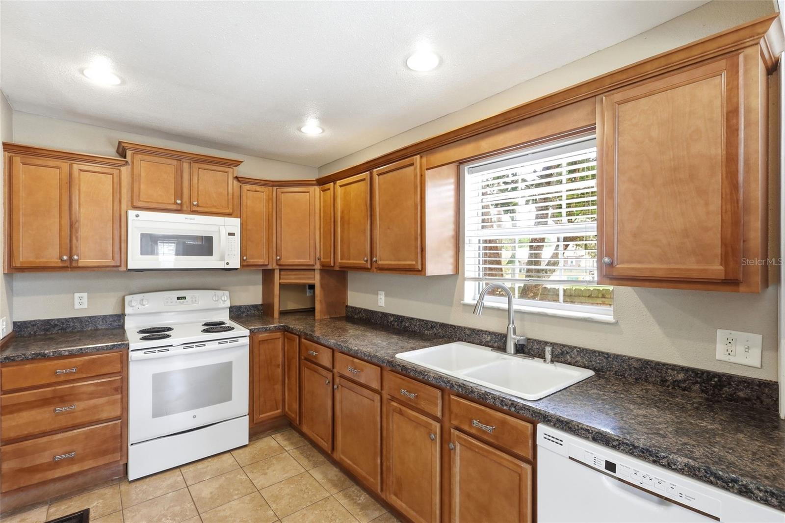 OSTEENS BLK 120 S RR DELAND - Residential
