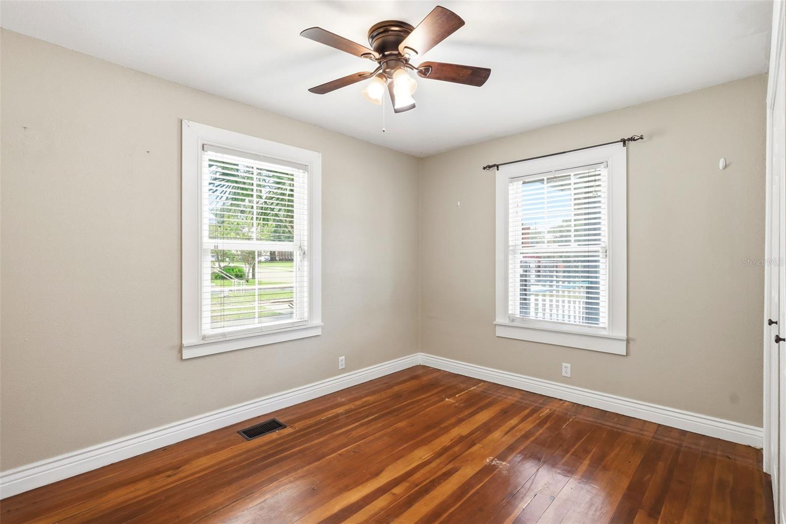 OSTEENS BLK 120 S RR DELAND - Residential