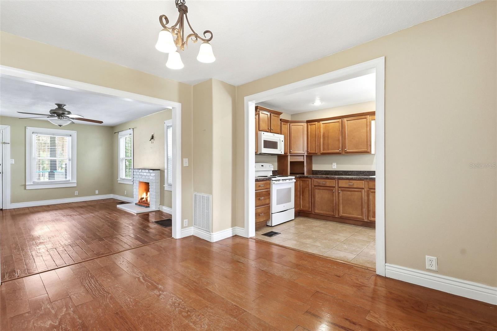 OSTEENS BLK 120 S RR DELAND - Residential