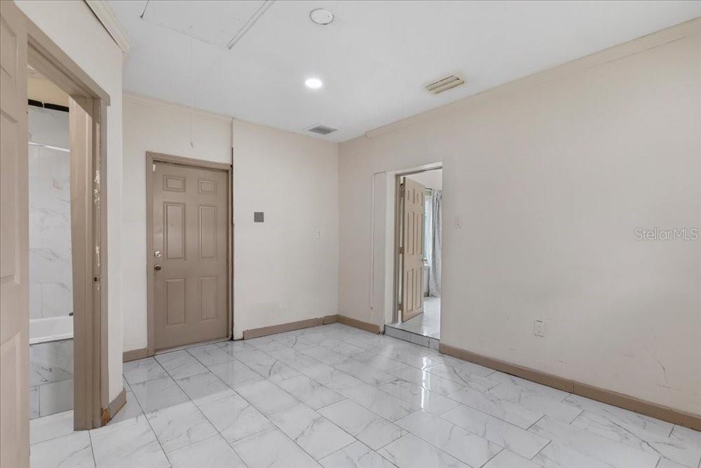 AUBURNDALE HEIGHTS - Residential Lease