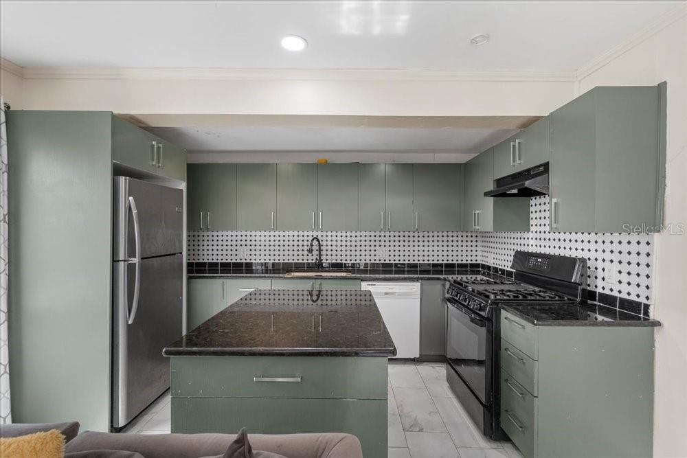 AUBURNDALE HEIGHTS - Residential Lease