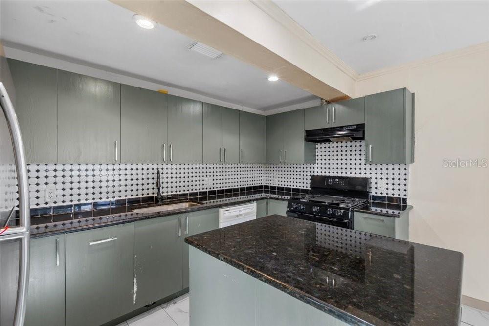 AUBURNDALE HEIGHTS - Residential Lease