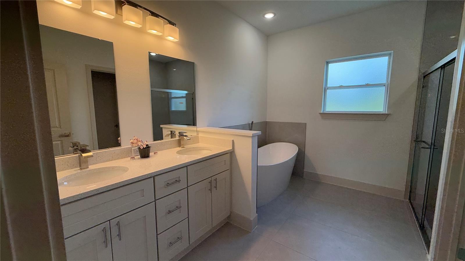 RAINBOW LAKES ESTATE - Residential