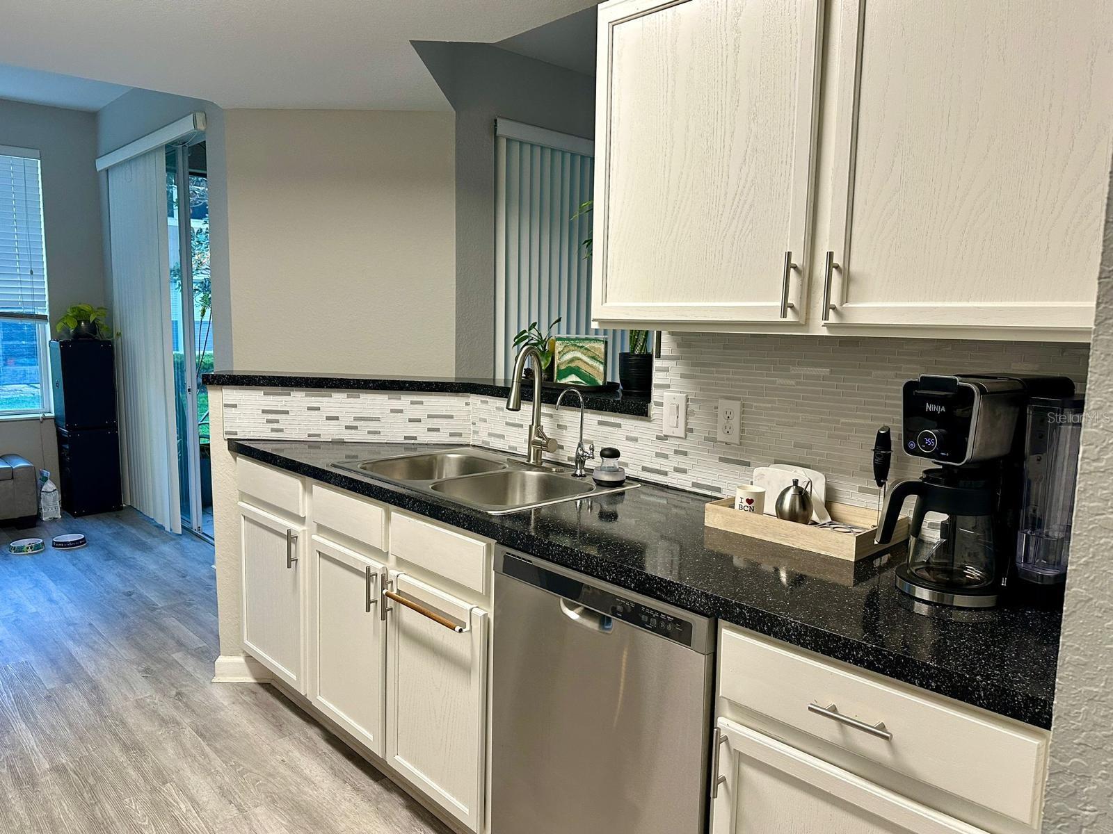 CARRIAGE HOMES/STONEBRIDGE COM - Residential Lease