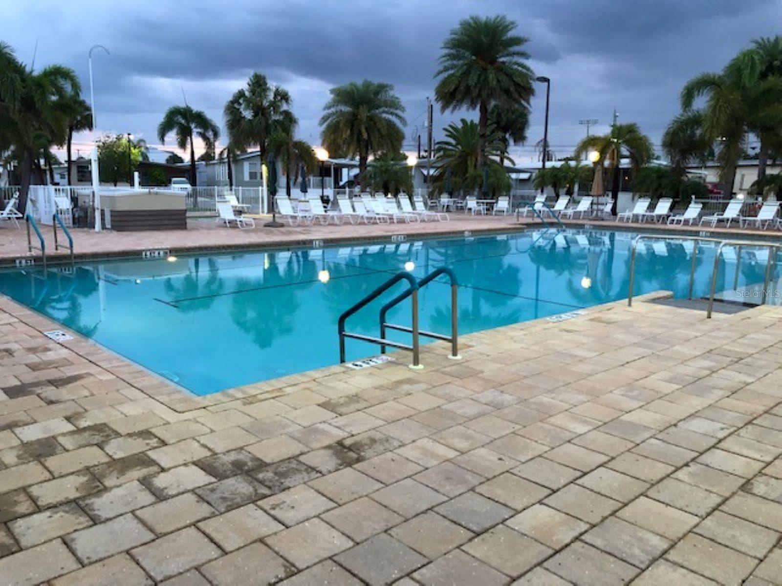 COUNTRY CLUB ESTATES - Land