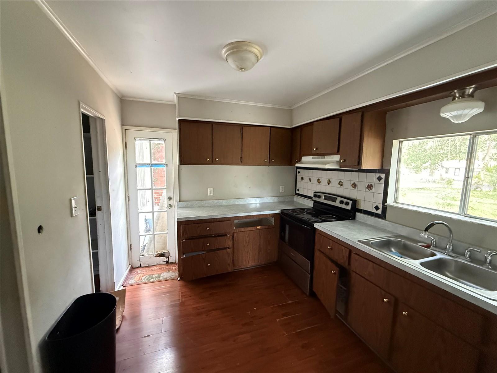 ROOSEVELT VILLAGE UN 01 - Residential