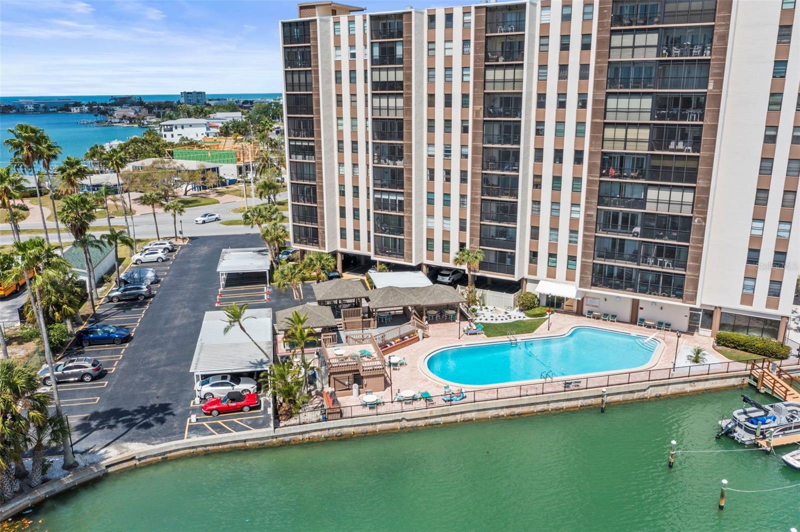 PARADISE ISLAND TOWERS CONDO - Residential