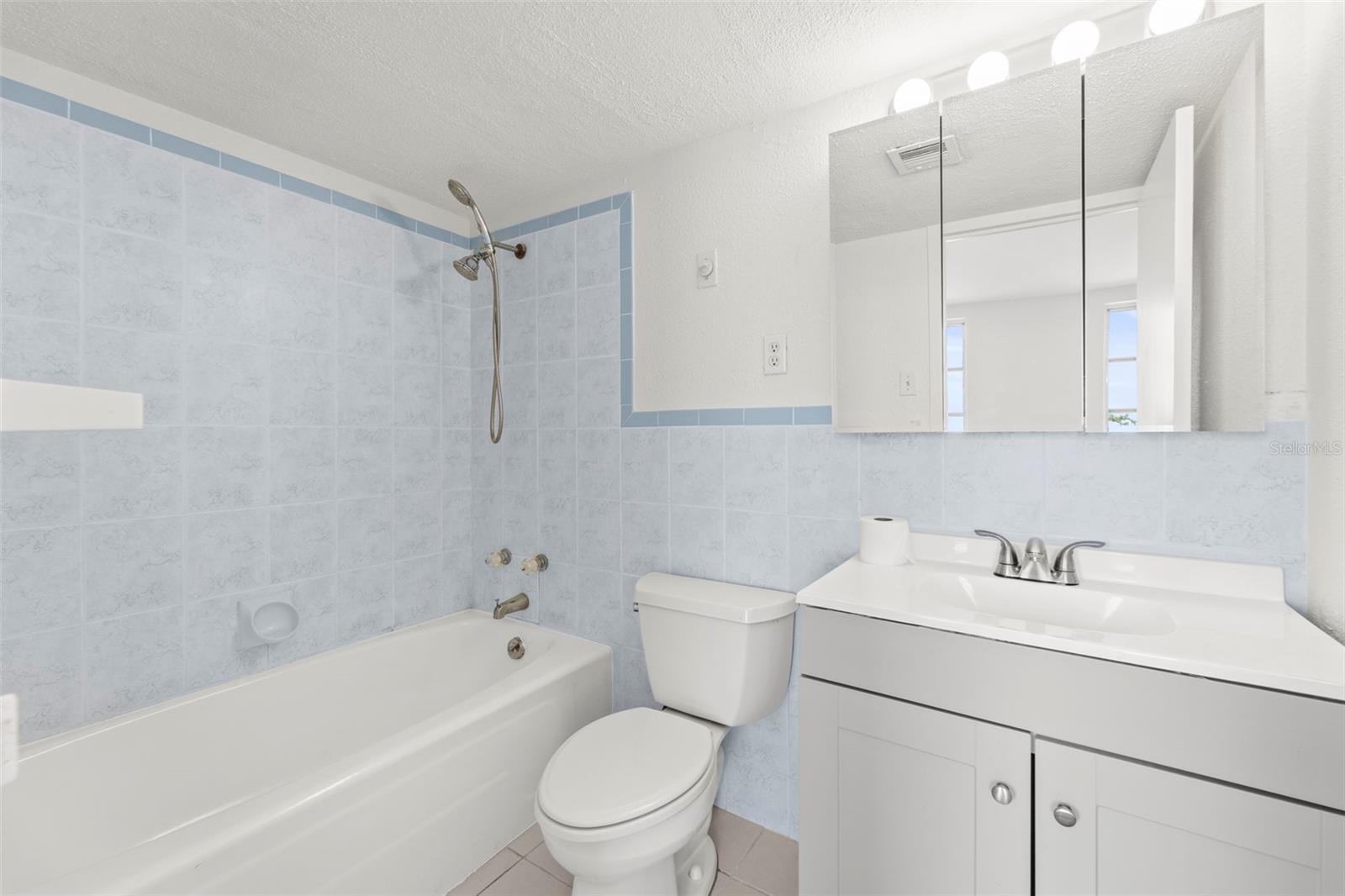 PARADISE ISLAND TOWERS CONDO - Residential