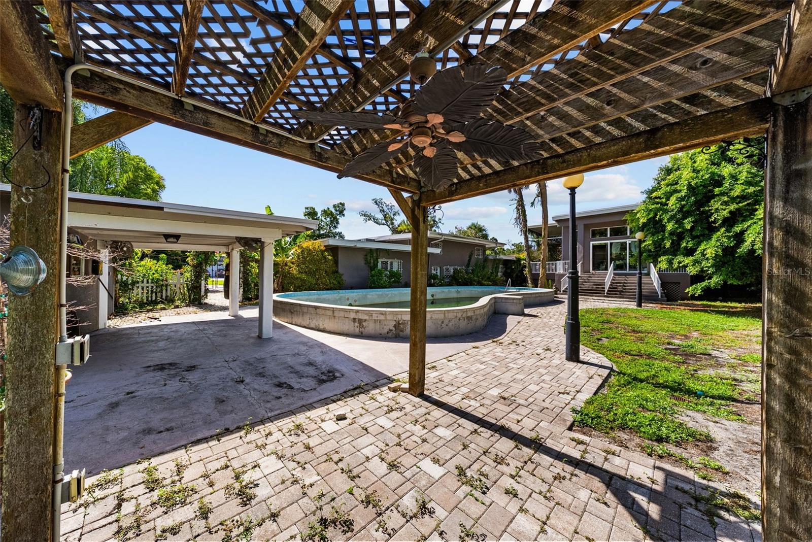 BEACH PARK - Land