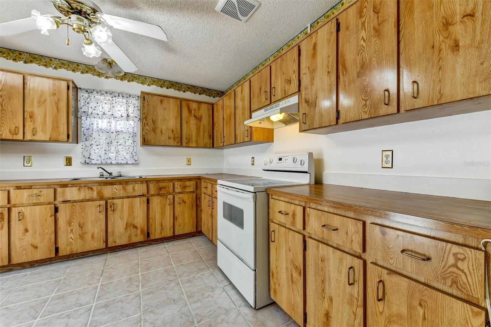 EMERALD BEACH - Residential