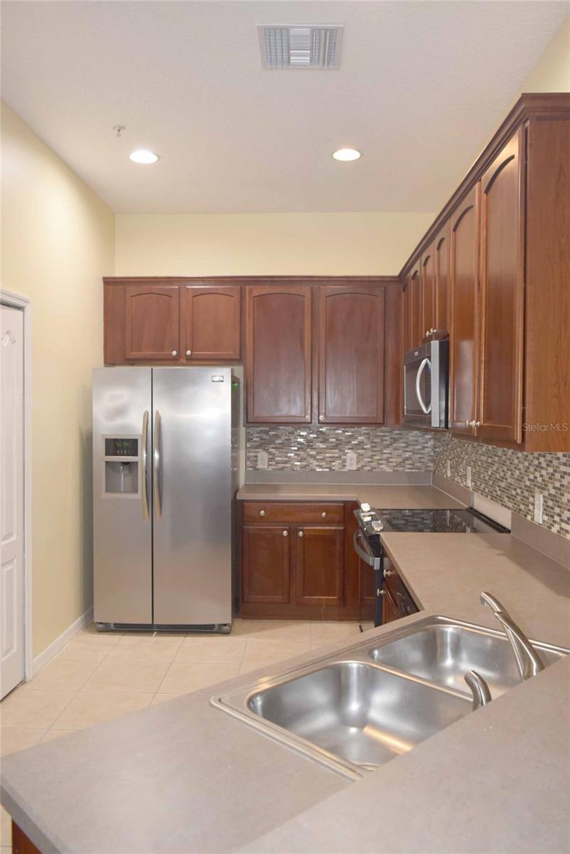 OVERLOOK/PARKSIDE CONDO - Residential Lease