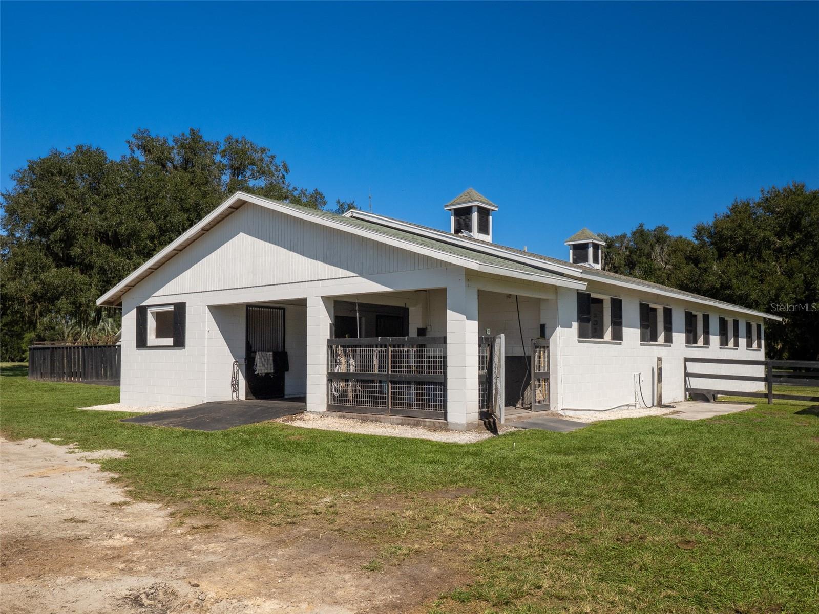 TOP BRASS FARM - Residential