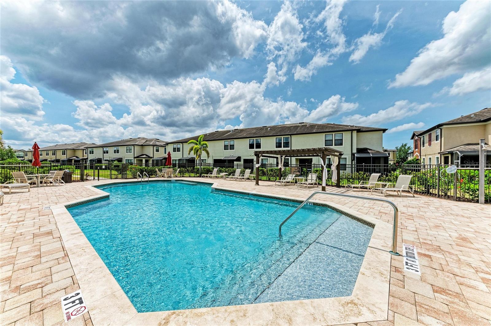 CREEKWOOD TWNHMS - Residential