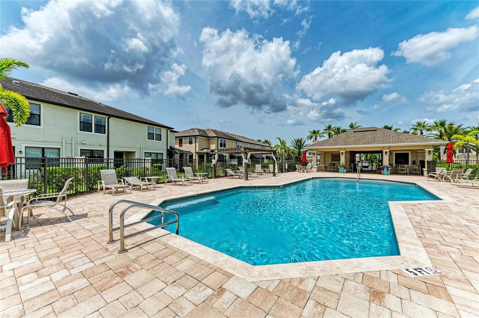 CREEKWOOD TWNHMS - Residential