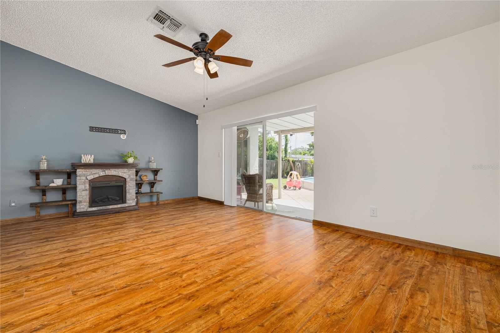 LAKE CITRUS ESTATES - Residential