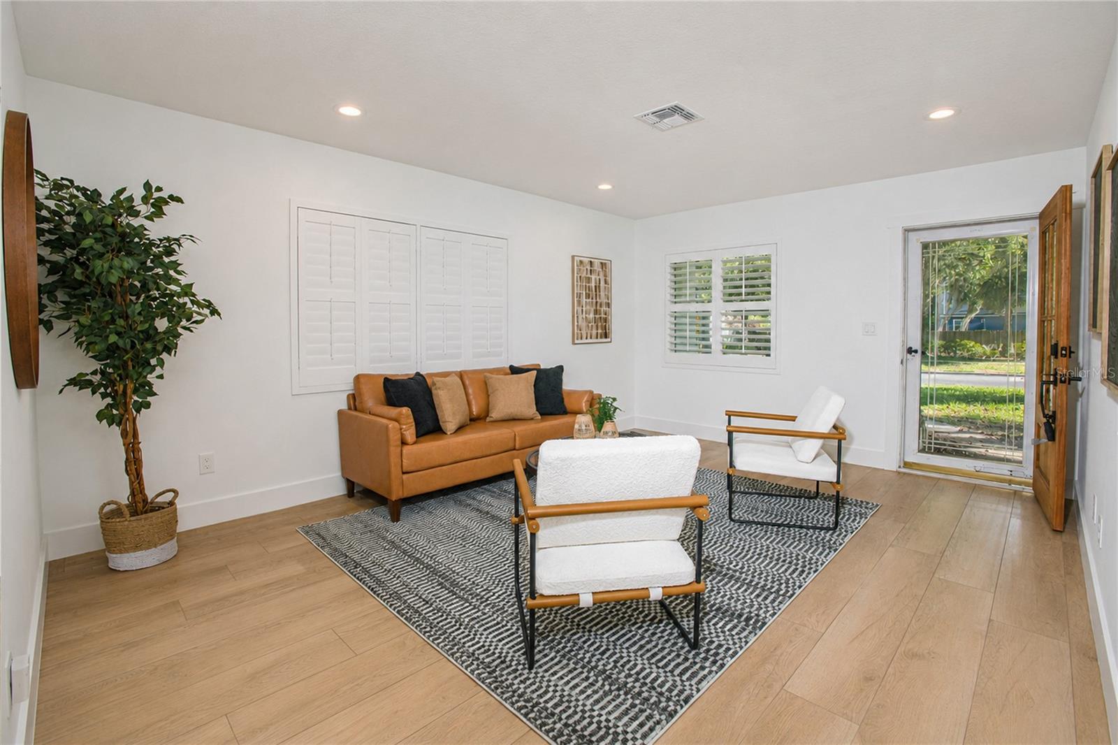 WINTER GARDEN SHORES FIRST ADD - Residential