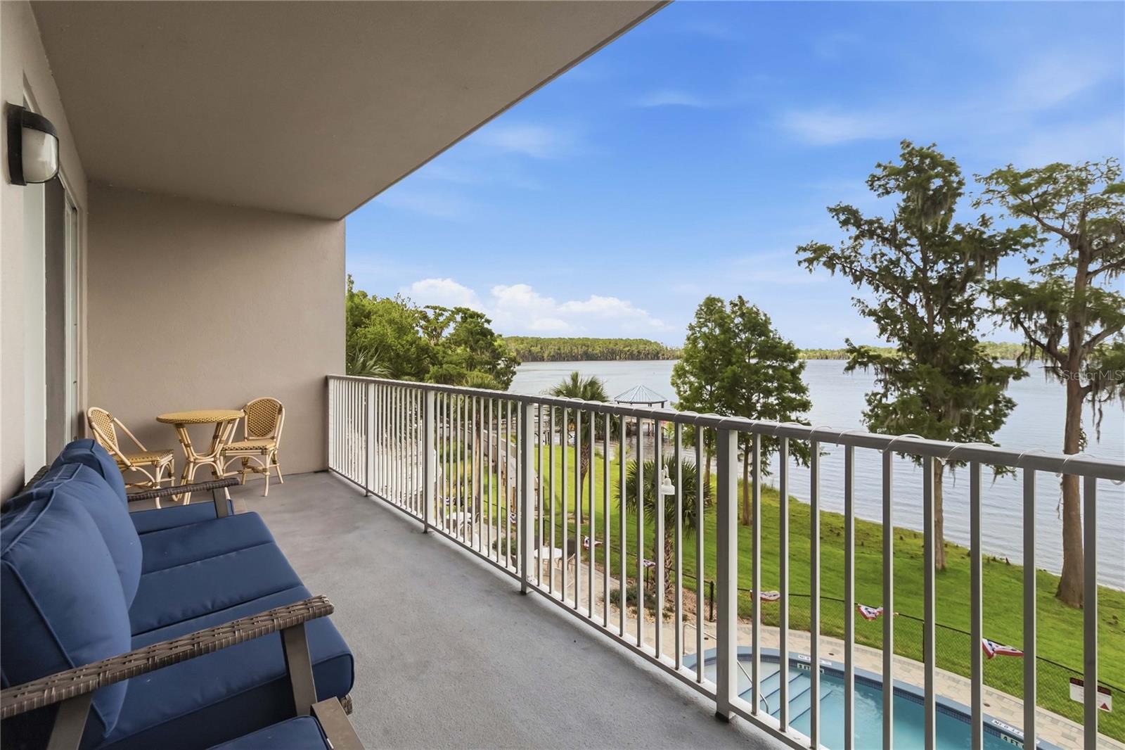 BLUE HERON BCH RESIDENCE TWR 02 CONDO - Residential