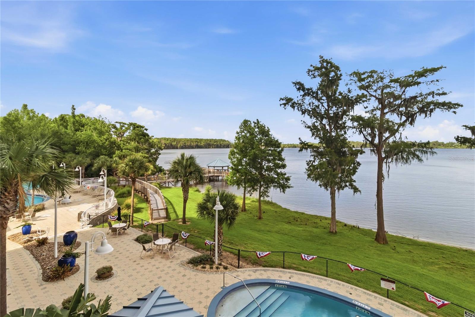 BLUE HERON BCH RESIDENCE TWR 02 CONDO - Residential