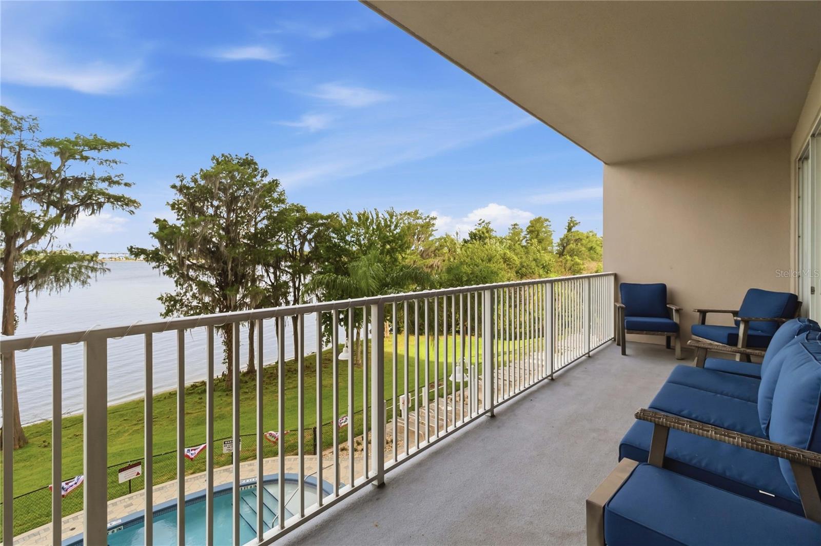 BLUE HERON BCH RESIDENCE TWR 02 CONDO - Residential