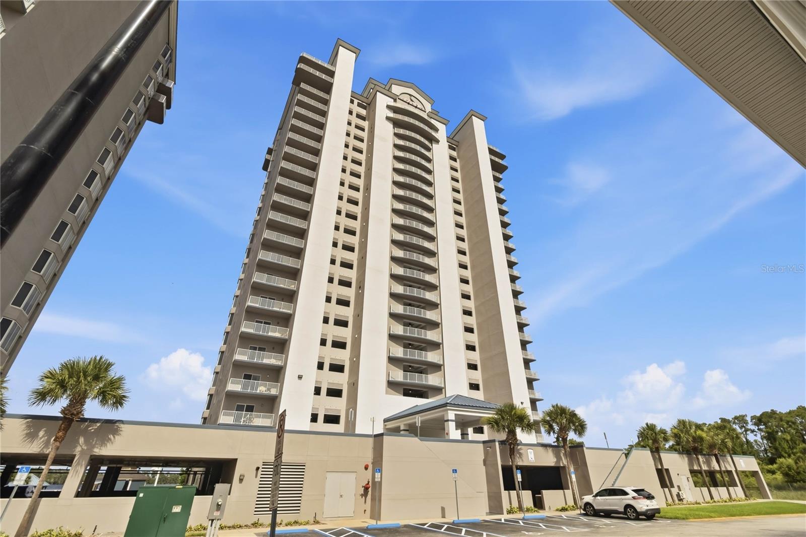 BLUE HERON BCH RESIDENCE TWR 02 CONDO - Residential