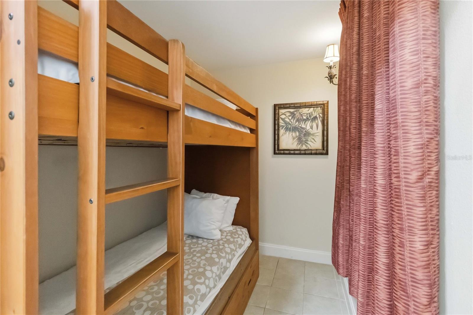 BLUE HERON BCH RESIDENCE TWR 02 CONDO - Residential