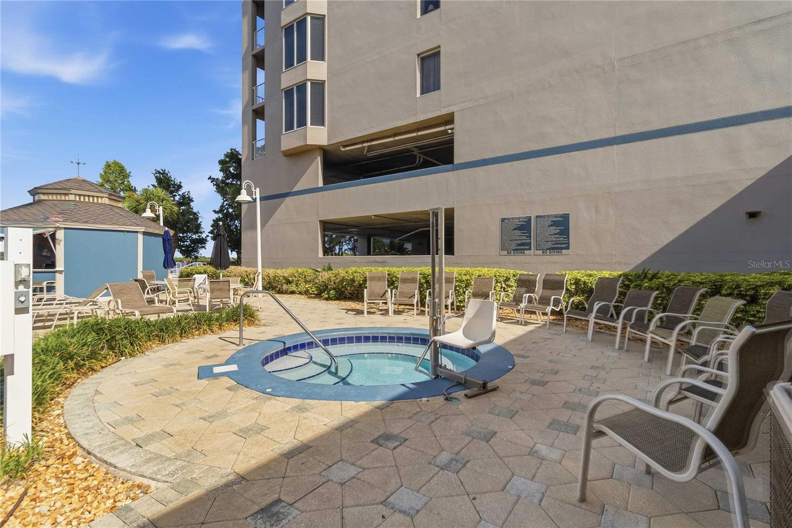 BLUE HERON BCH RESIDENCE TWR 02 CONDO - Residential