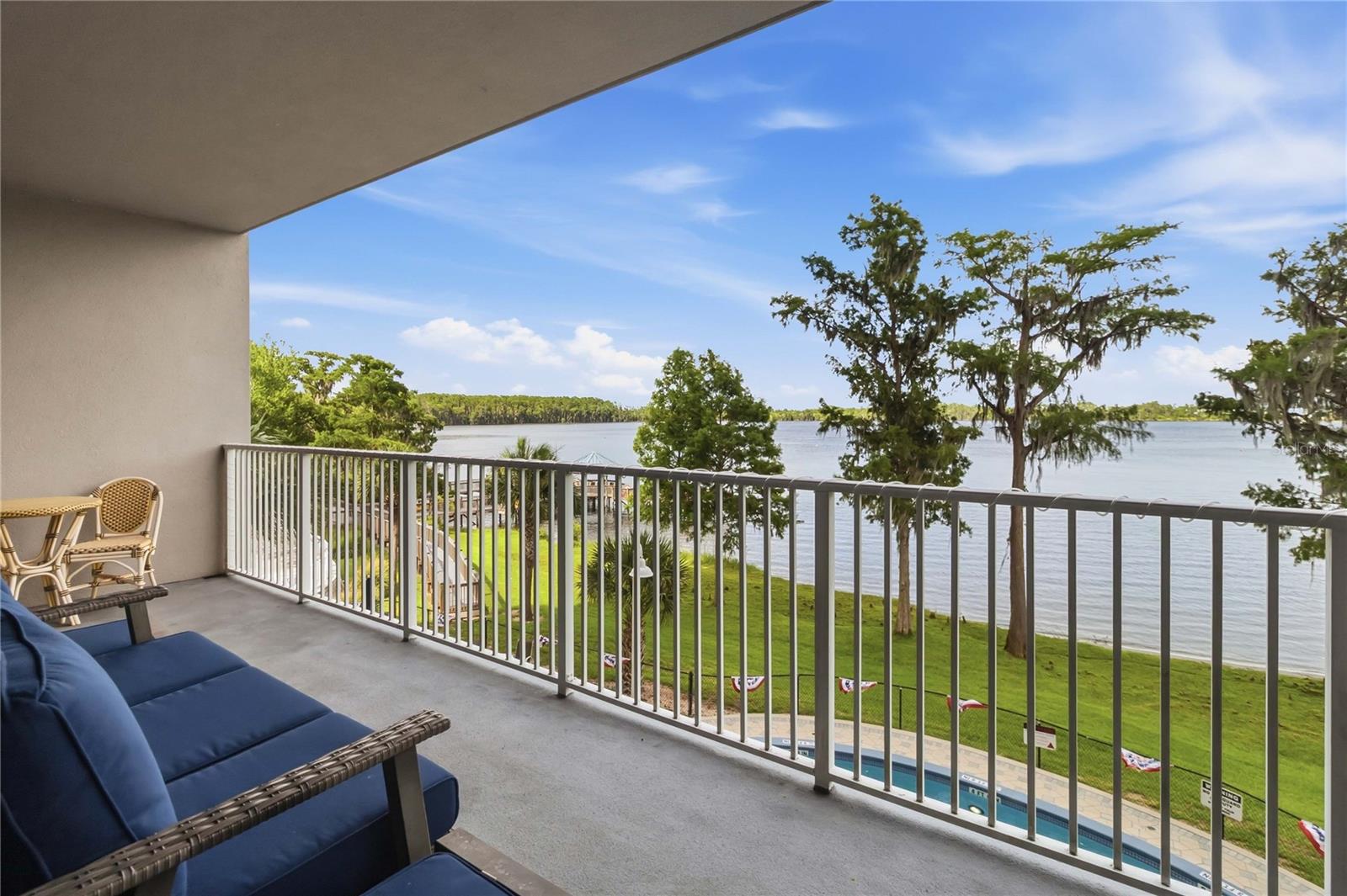 BLUE HERON BCH RESIDENCE TWR 02 CONDO - Residential