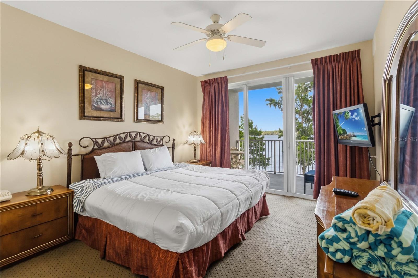 BLUE HERON BCH RESIDENCE TWR 02 CONDO - Residential