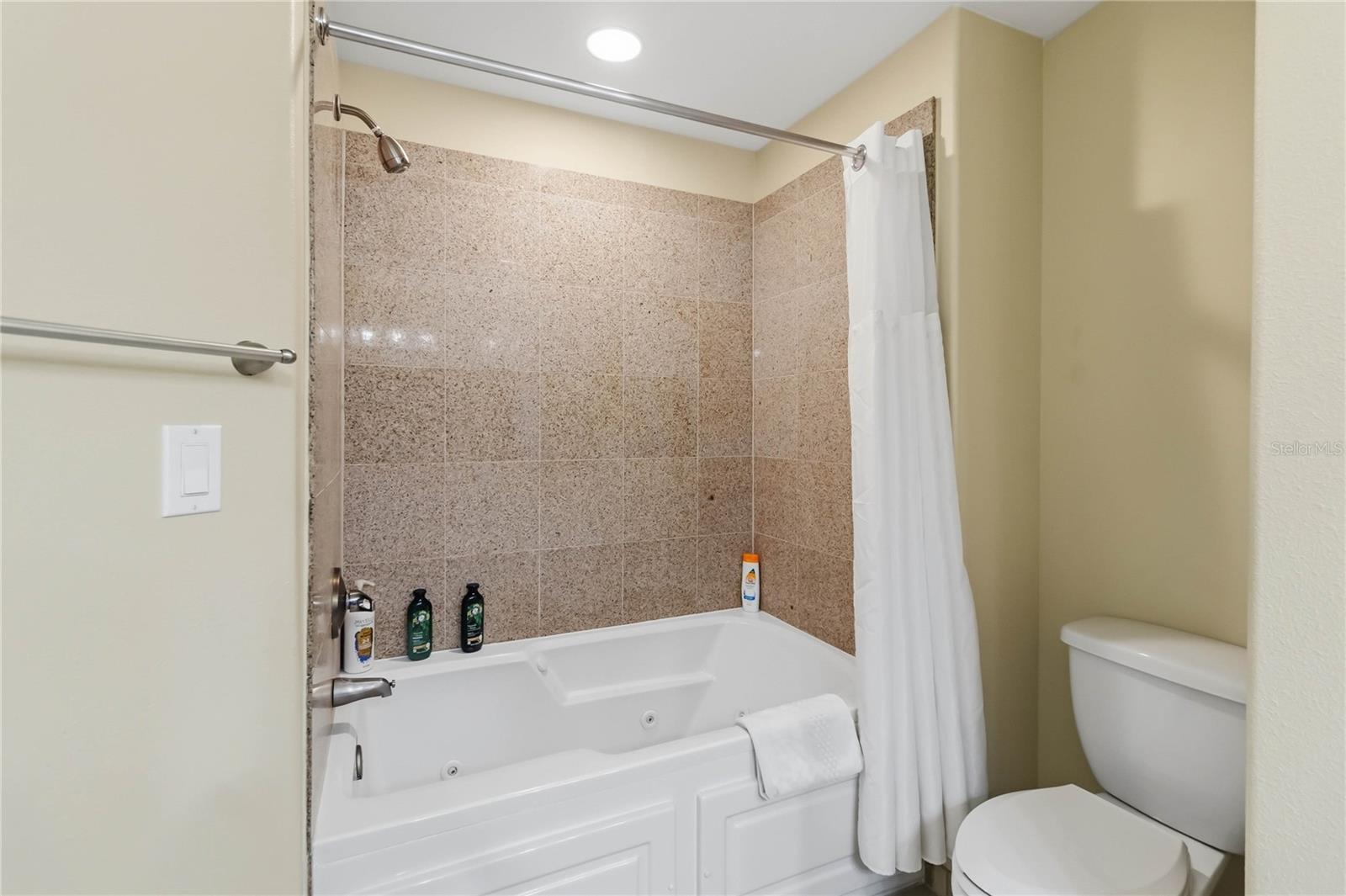 BLUE HERON BCH RESIDENCE TWR 02 CONDO - Residential