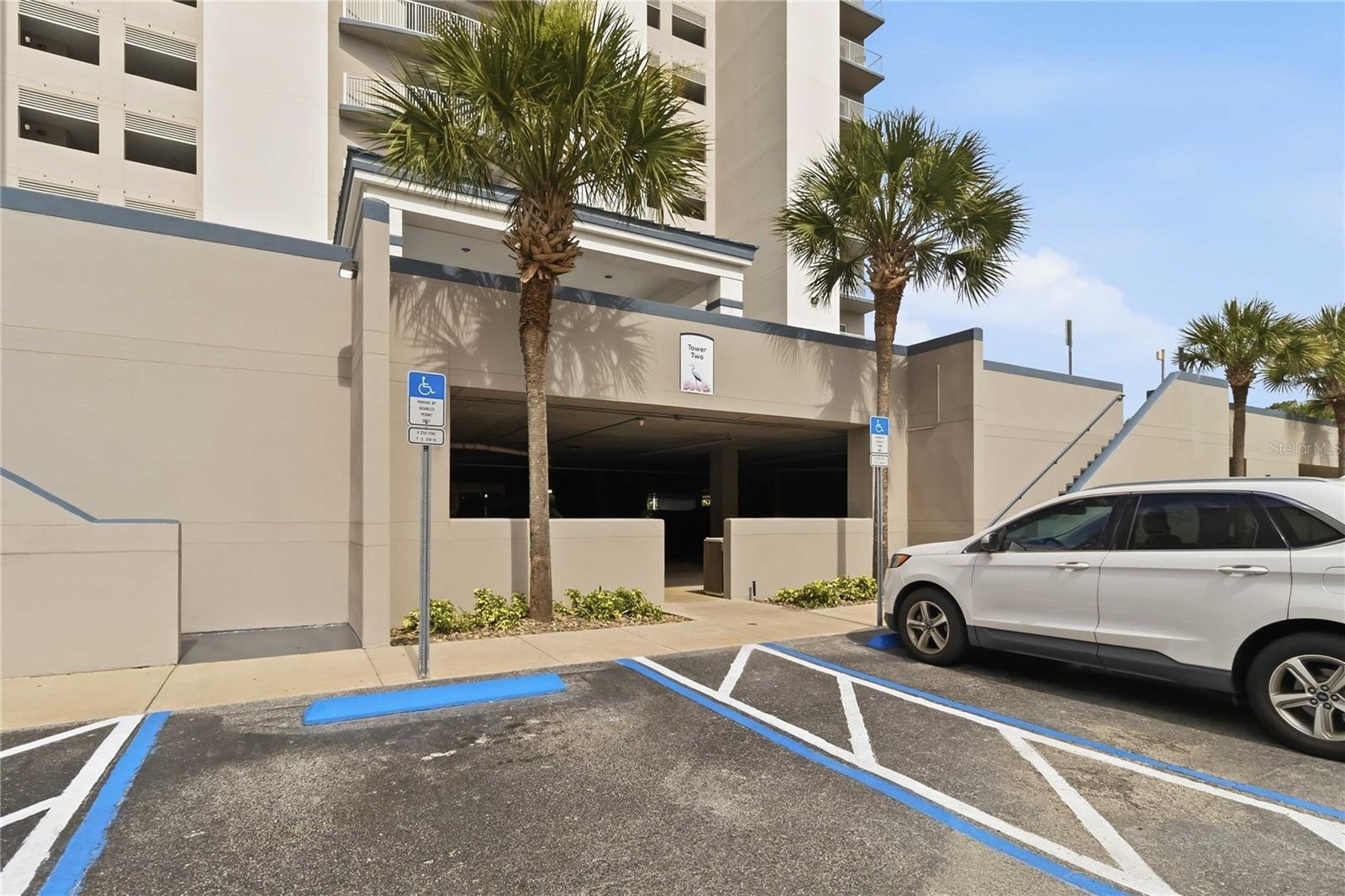 BLUE HERON BCH RESIDENCE TWR 02 CONDO - Residential