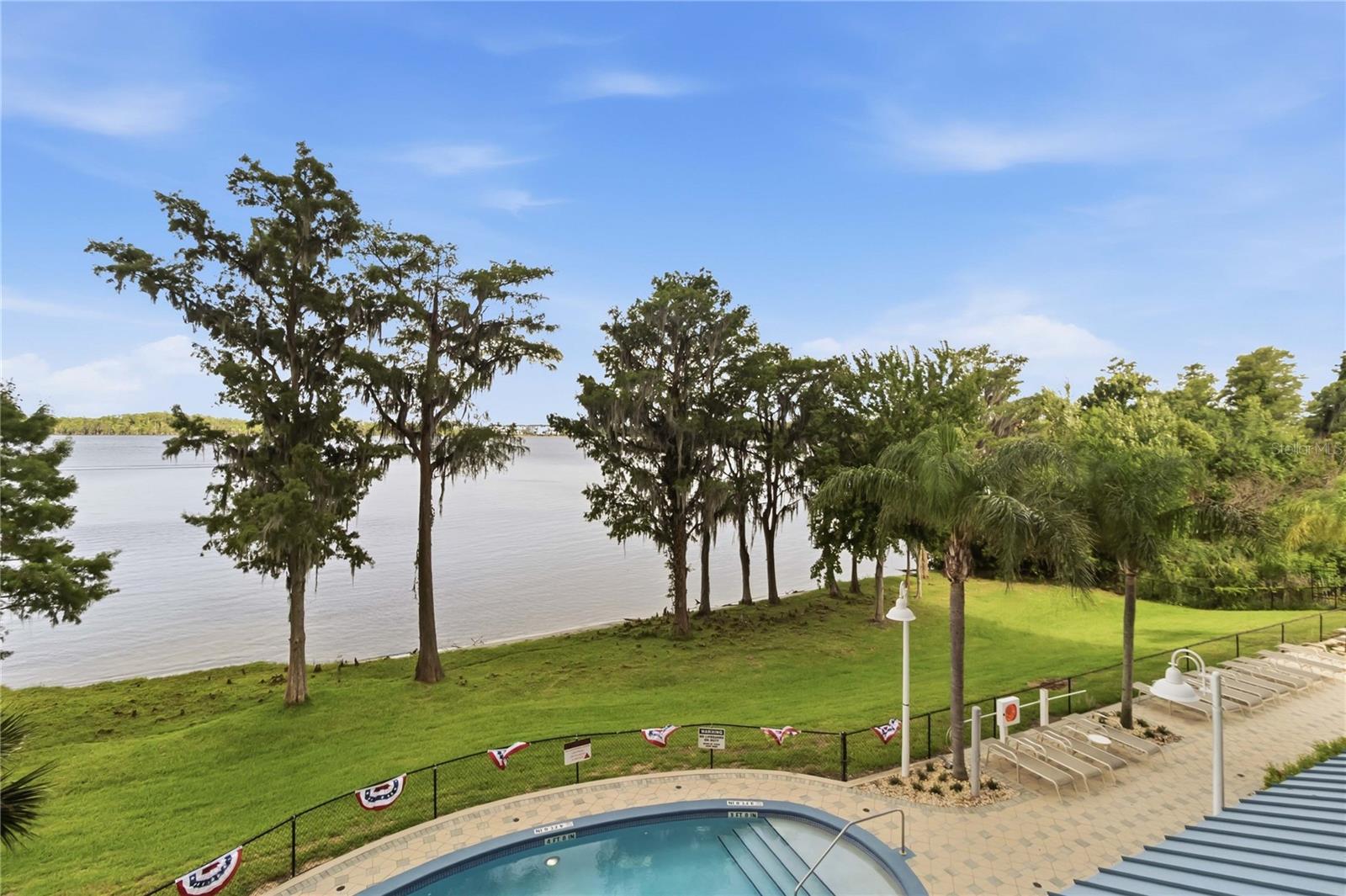 BLUE HERON BCH RESIDENCE TWR 02 CONDO - Residential