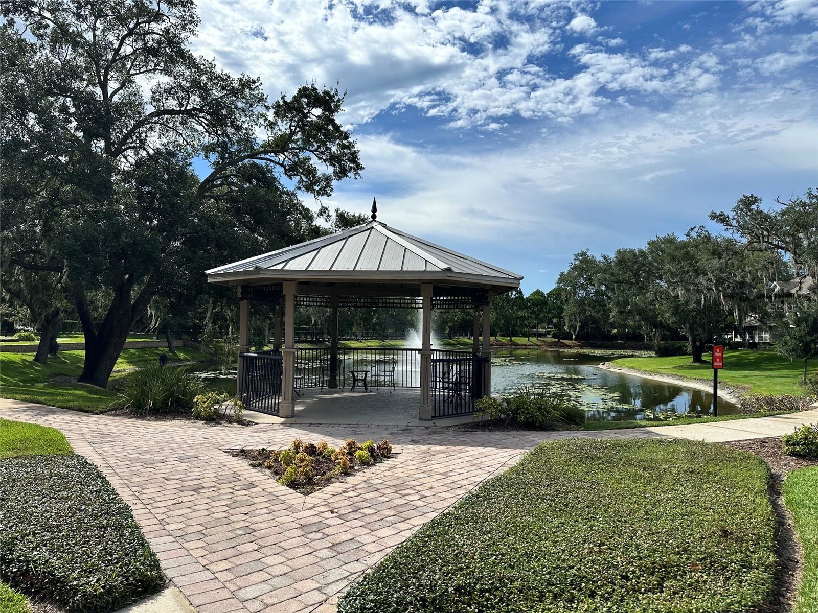 HIGHCROFT POINTE TWNHMS - Residential