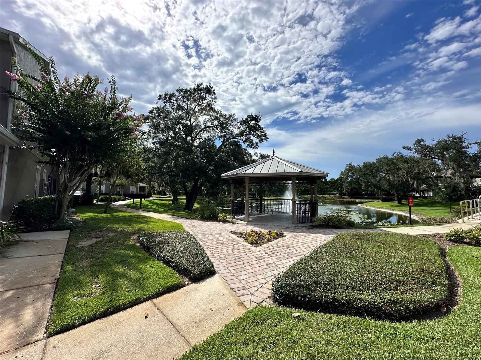HIGHCROFT POINTE TWNHMS - Residential