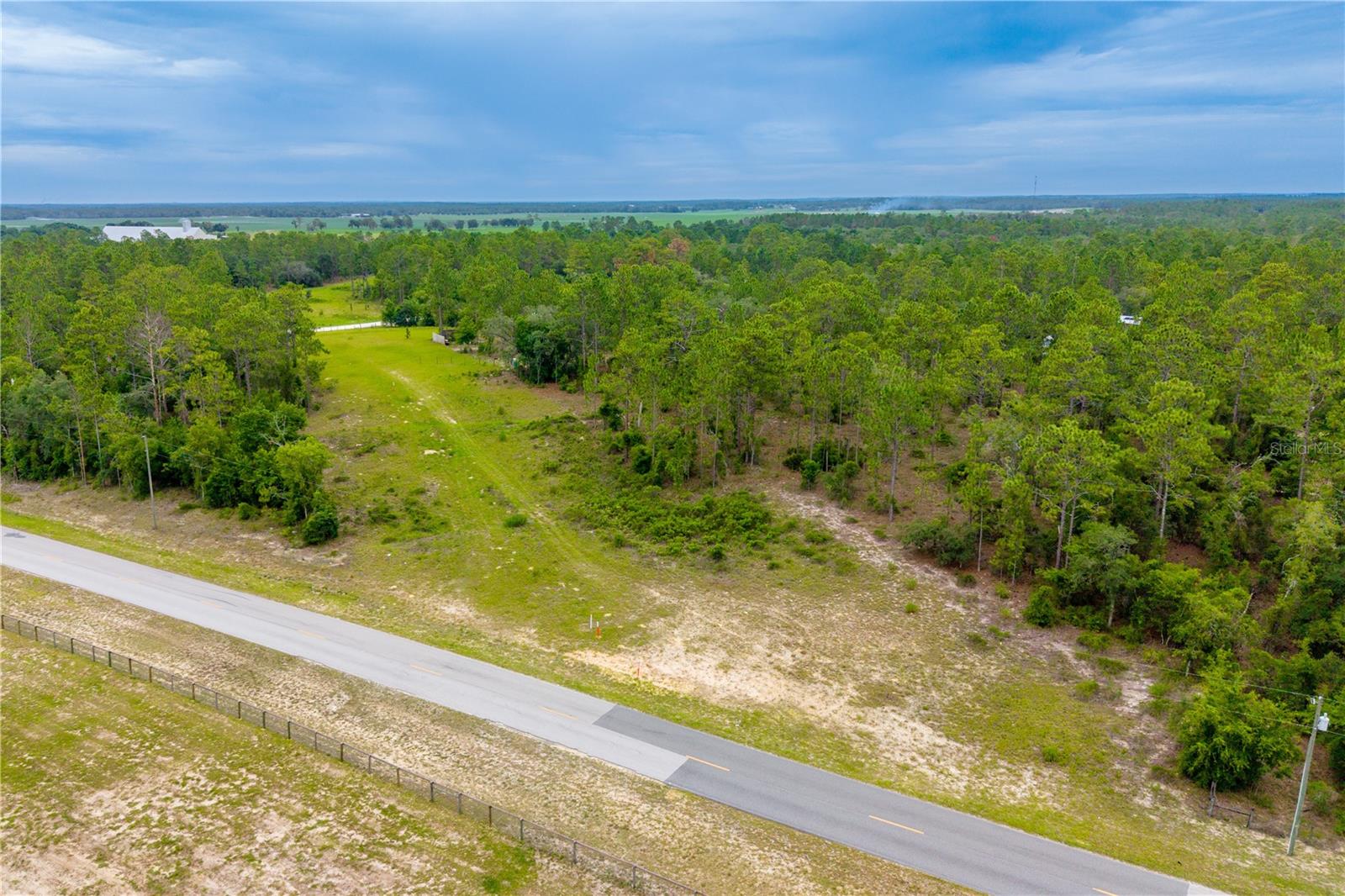 1.25-acre vacant lot conveniently located just outside of Williston with paved road frontage and easy access to Hwy 27. Whether you're planning a future homesite or looking to add to your investment portfolio, this property offers plenty of possibilities.

Enjoy being just minutes from local shopping, restaurants, schools, and some of North Central Florida's most popular attractions, including Devil's Den, Blue Grotto, Cedar Lakes Woods & Gardens, and Goethe State Forest. The property is also conveniently located near Gainesville, Ocala, HITS Ocala, and the World Equestrian Center.

Buyer should verify all property details, zoning, building requirements