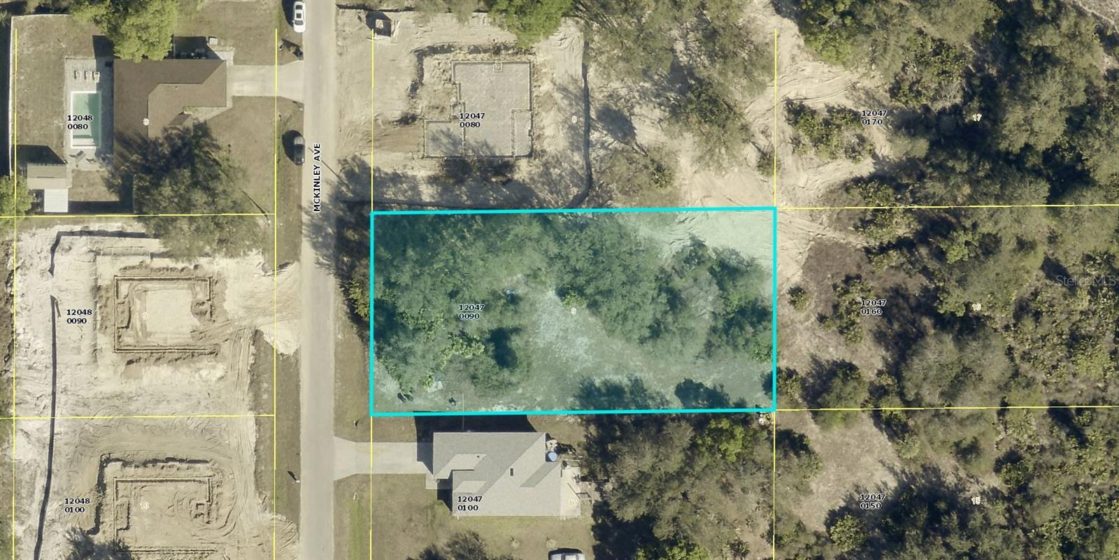 A VACANT LOT IN LEHIGH ACRES IN LEE COUNTY!!!