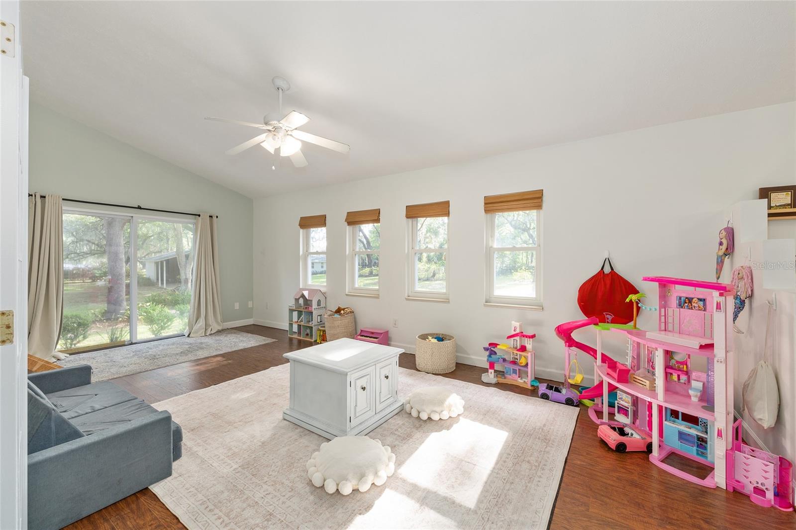 COUNTRY WOODS ESTATE - Residential