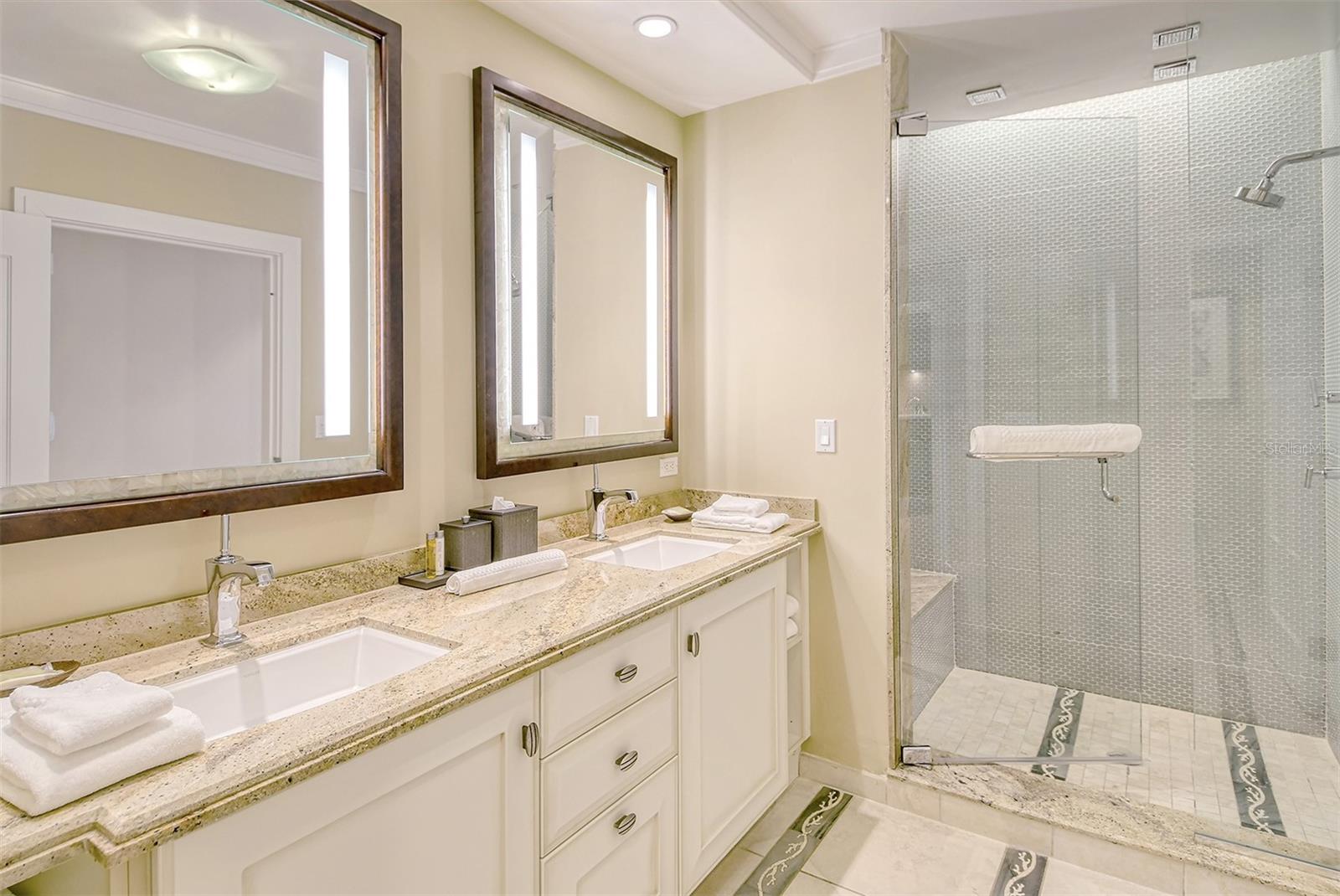 SIESTA KEY BEACH RESIDENCES - Residential