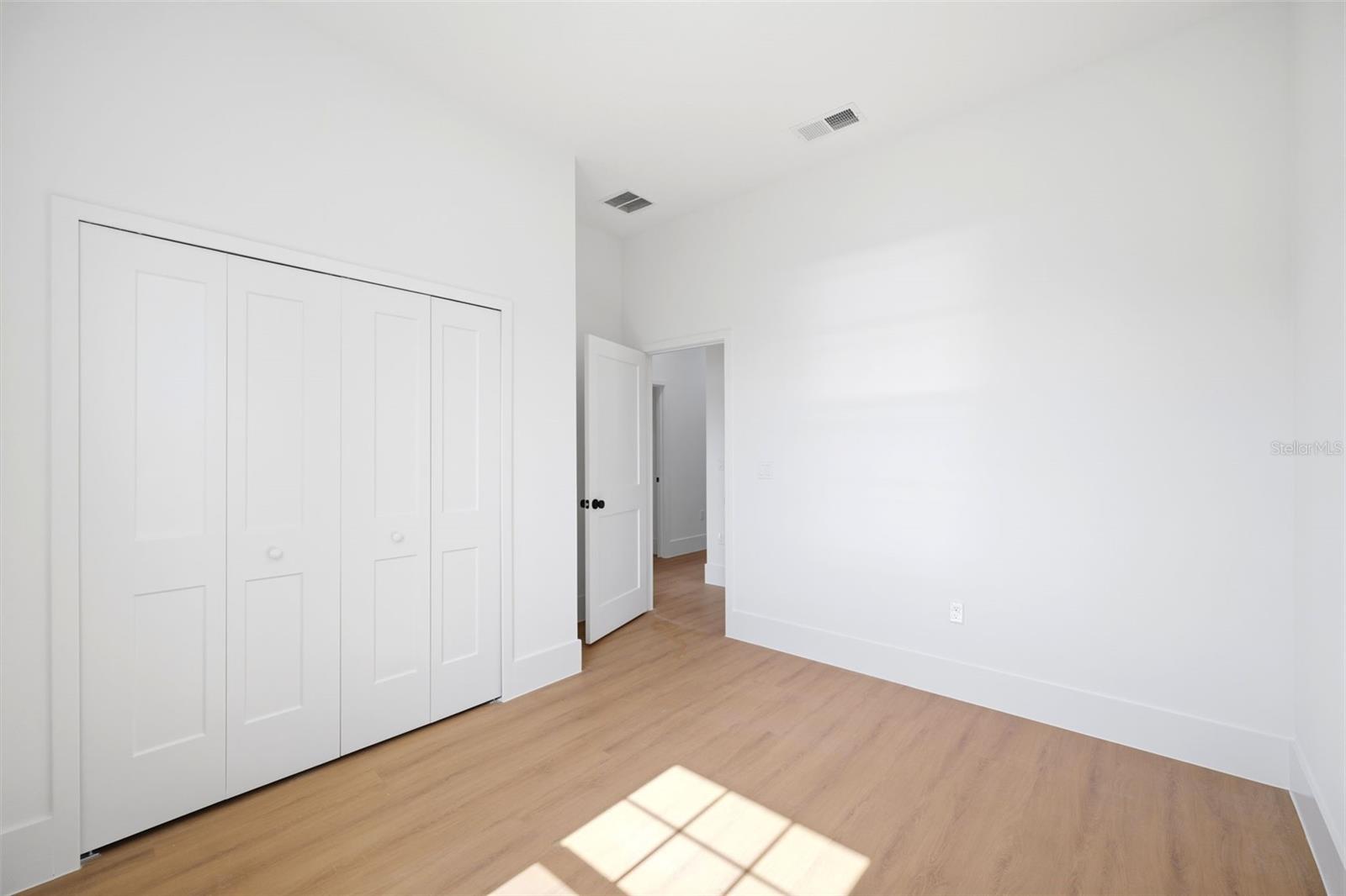 MARION OAKS #5 - Residential