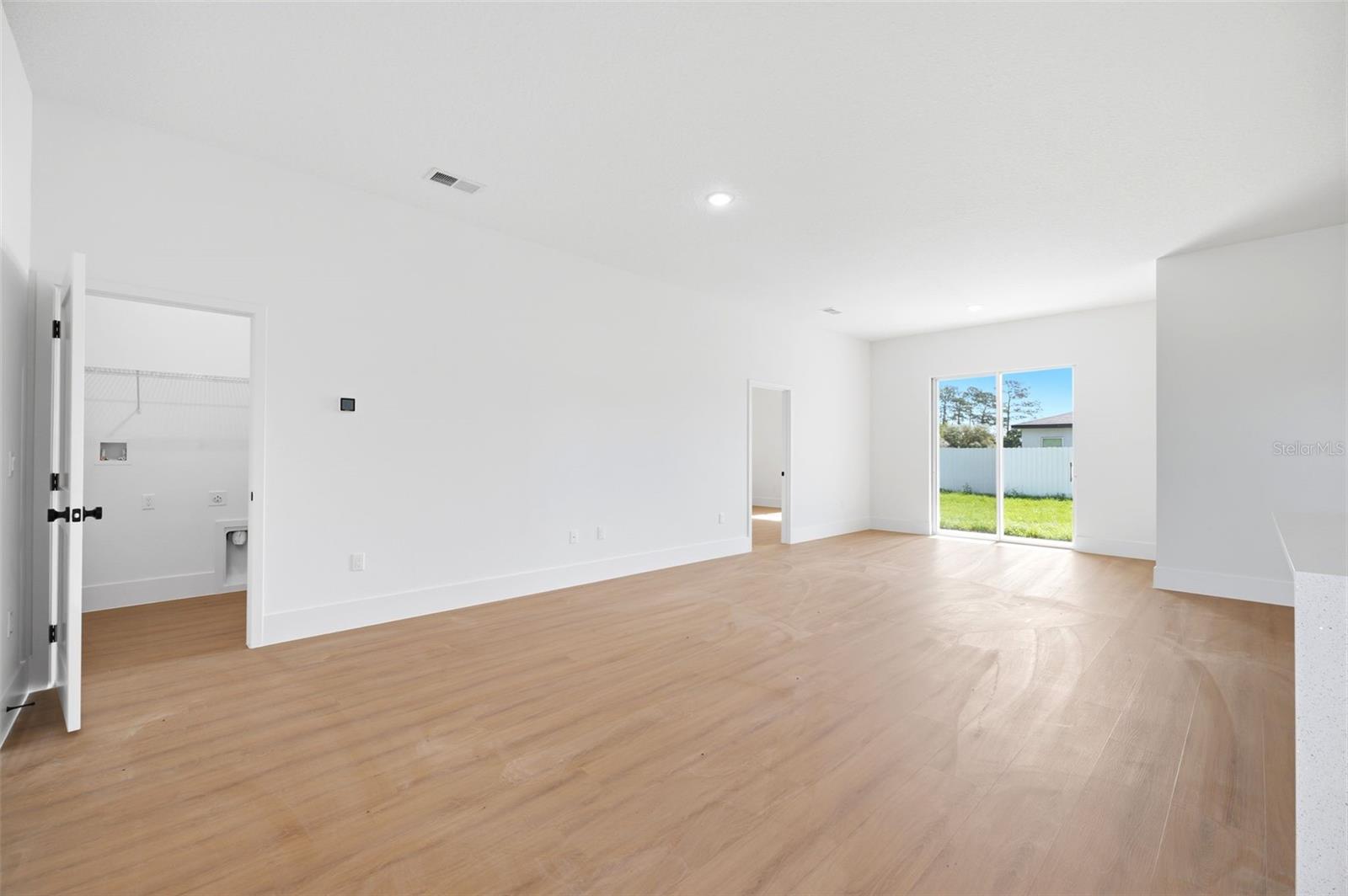 MARION OAKS #5 - Residential