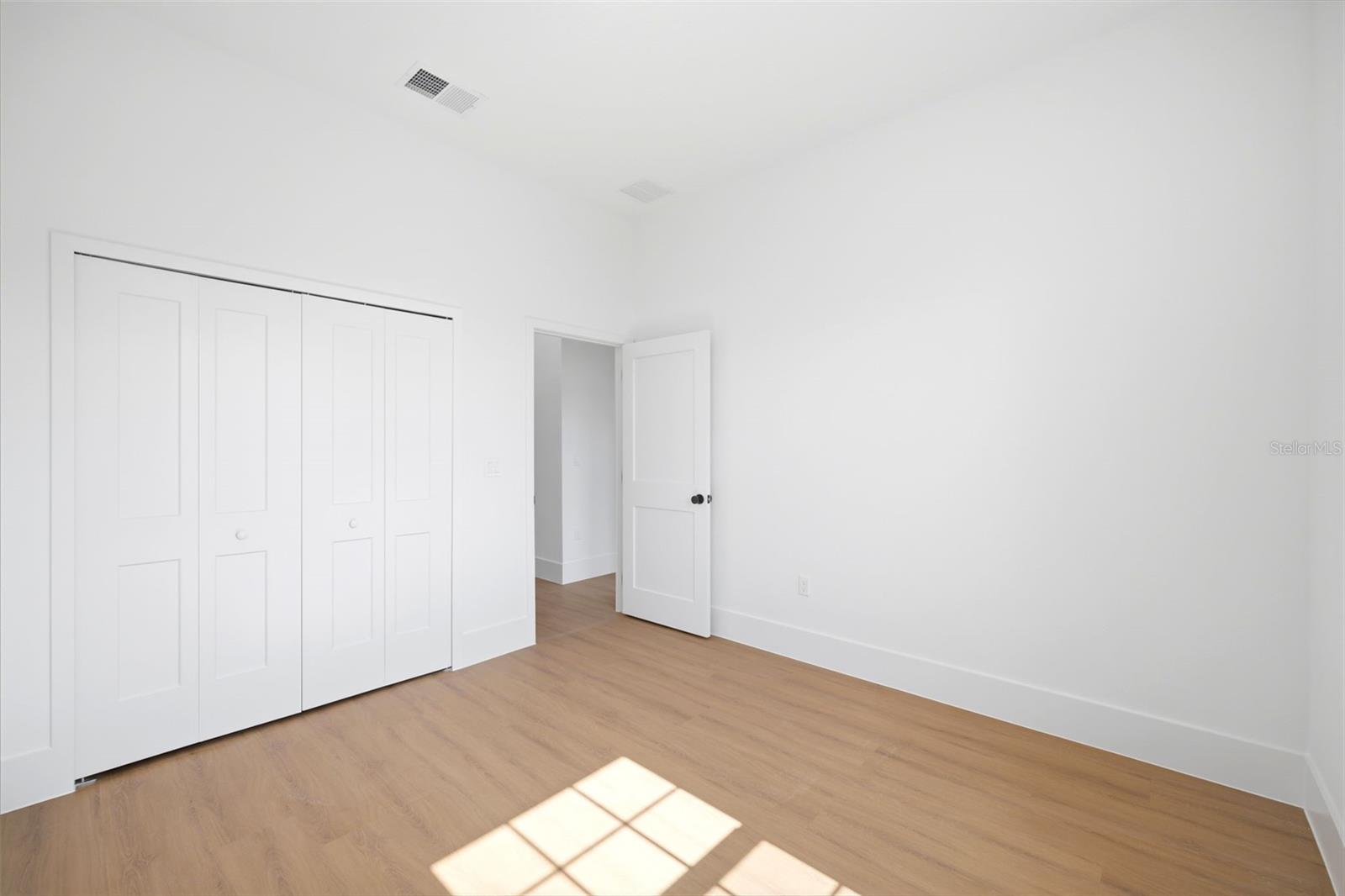 MARION OAKS #5 - Residential