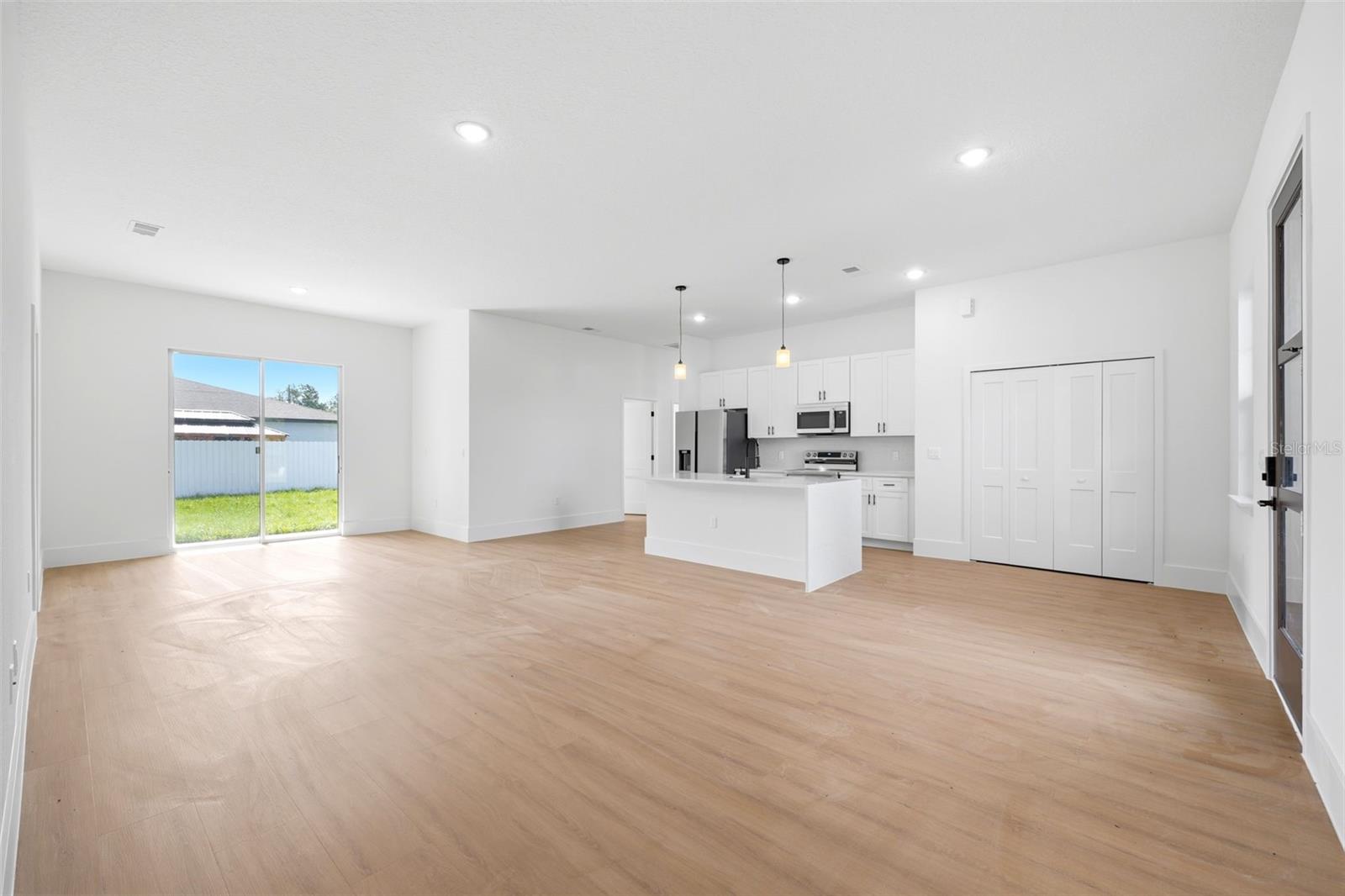 MARION OAKS #5 - Residential