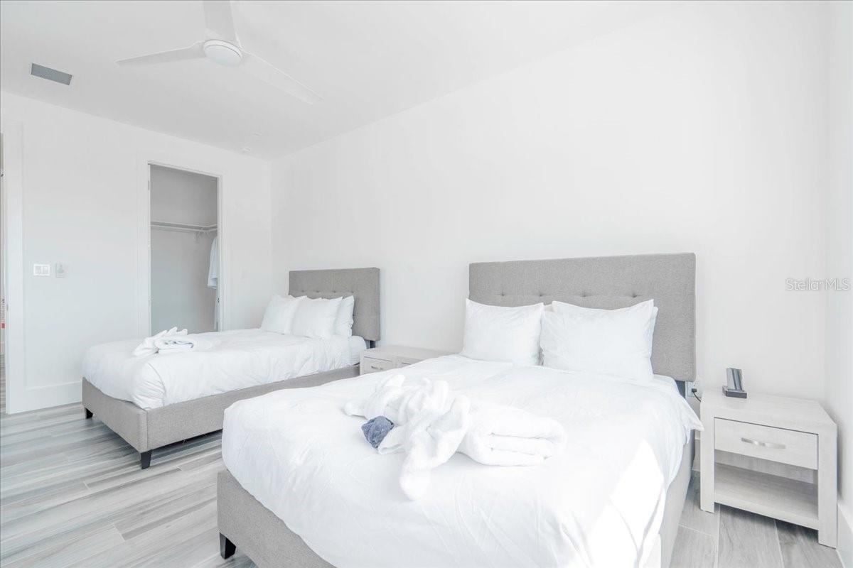 EMERALD FLATS UN 10 - Residential