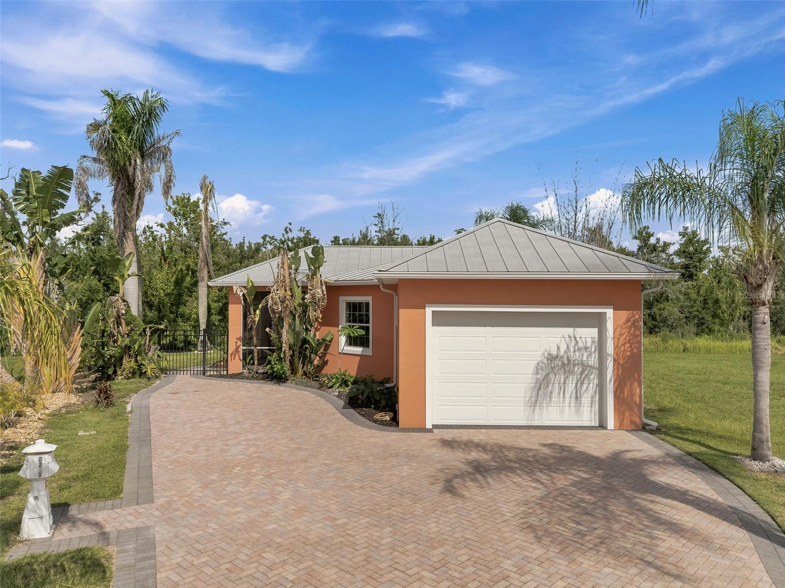 BAY LAKE RESIDENCE - Residential