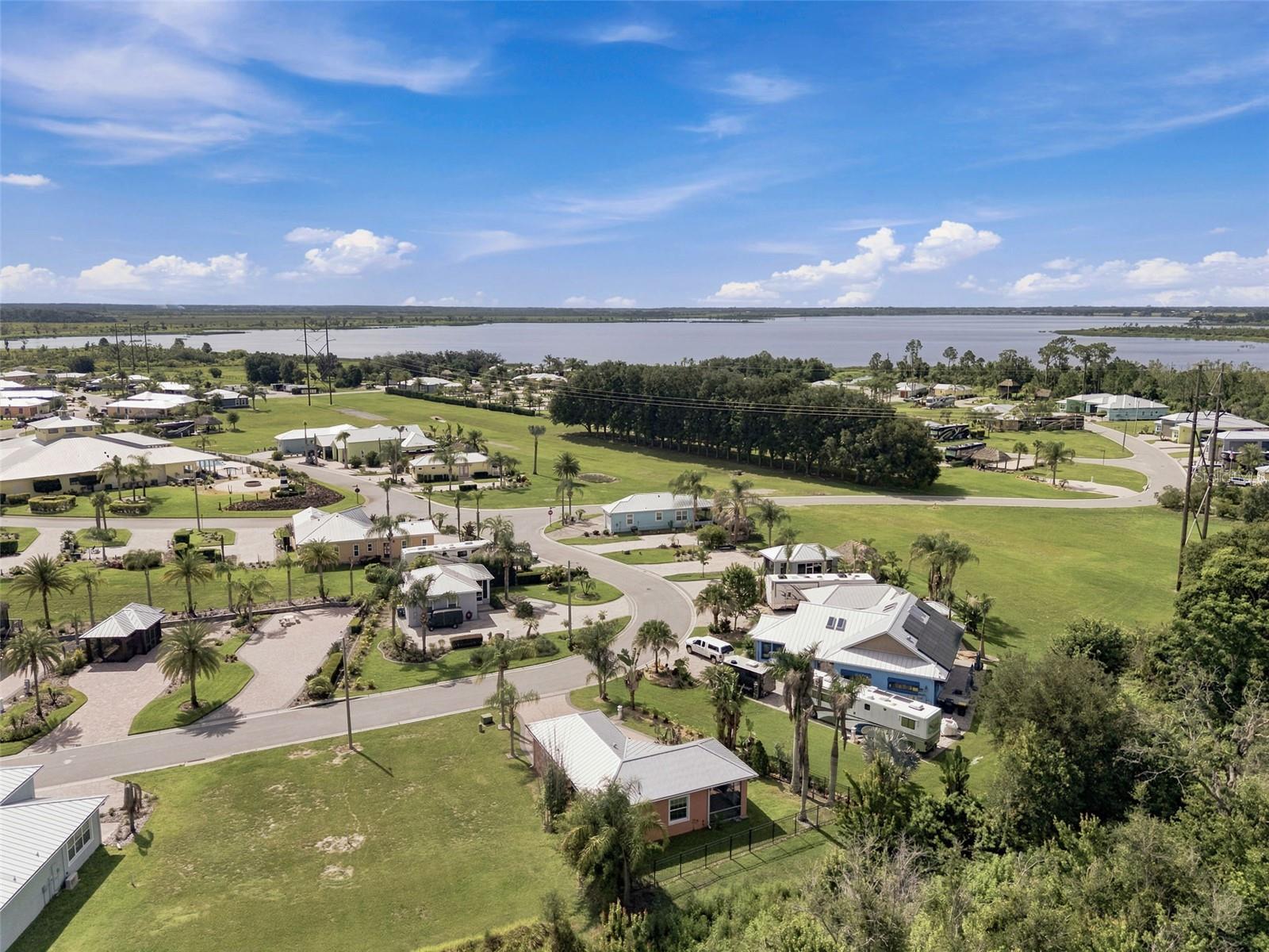 BAY LAKE RESIDENCE - Residential