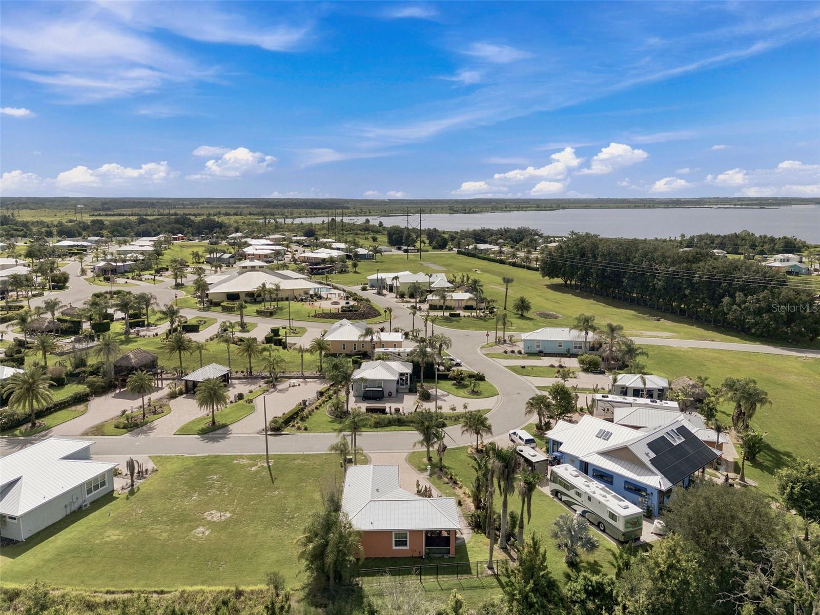 BAY LAKE RESIDENCE - Residential