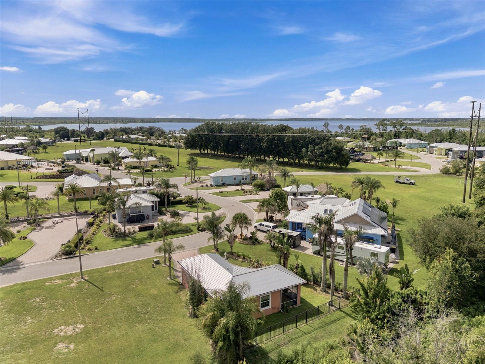 BAY LAKE RESIDENCE - Residential